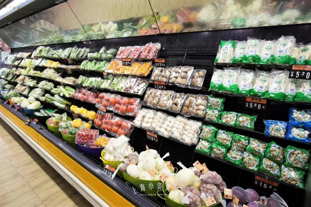 过年去超市囤货,过年没来得及买年货