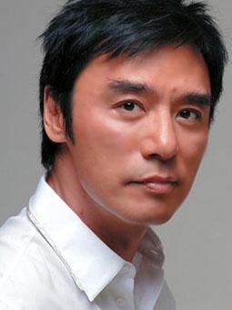 钟镇涛一月收入,钟镇涛第一任妻子花了多少钱