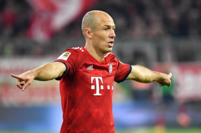 荷兰黄金一代没踢过一场,荷兰足球名将退役