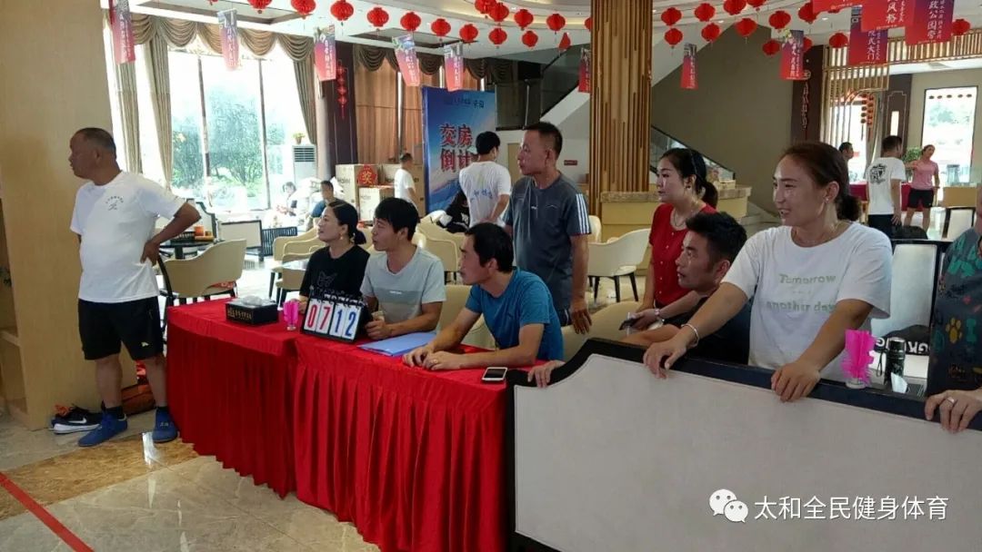 毽球比赛一对一,毽球花式表演视频