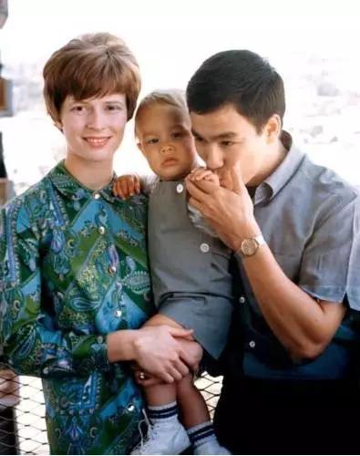 邓丽君梅艳芳之死,邓丽君最惨痛的死因经历