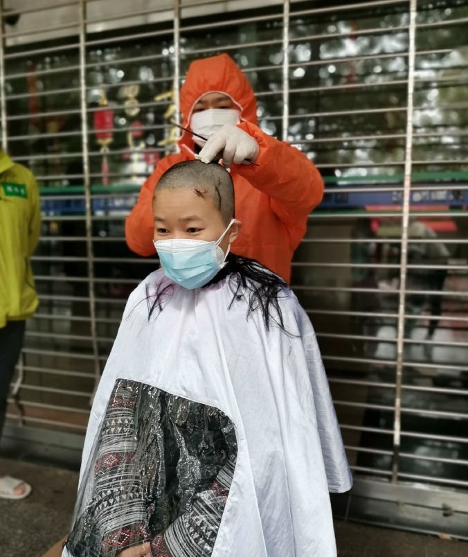 粉丝称“胡歌老婆”，竟被胡歌“承认”，会说话的人太暖了