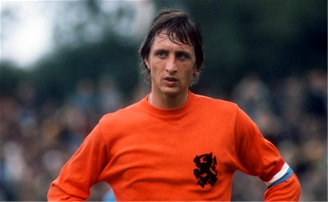 贺炜谈克鲁伊夫全攻全守,足球过人克鲁伊夫