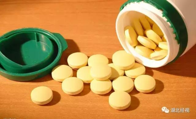 2岁宝宝眼角破了一个口子,眼角膜破了洞怎么办