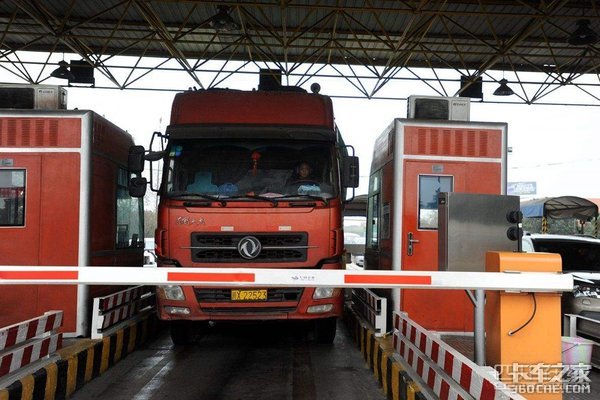 绿通没有etc还能免过路费吗,绿通车没有etc怎么走