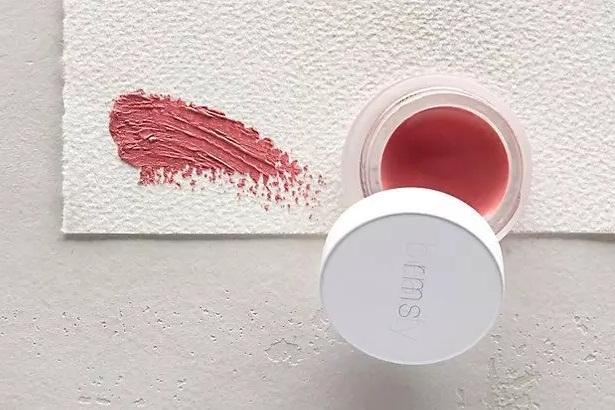 女性一生中吃了多少口红,女人一生只吃一次的零食