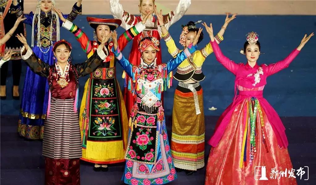 郑州奥体中心震撼场面,郑州奥体中心晚上视频