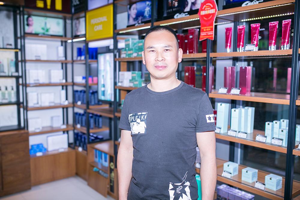 新螺蛳湾化妆品大王入驻俊发俊客APP，3个月销售好几百万