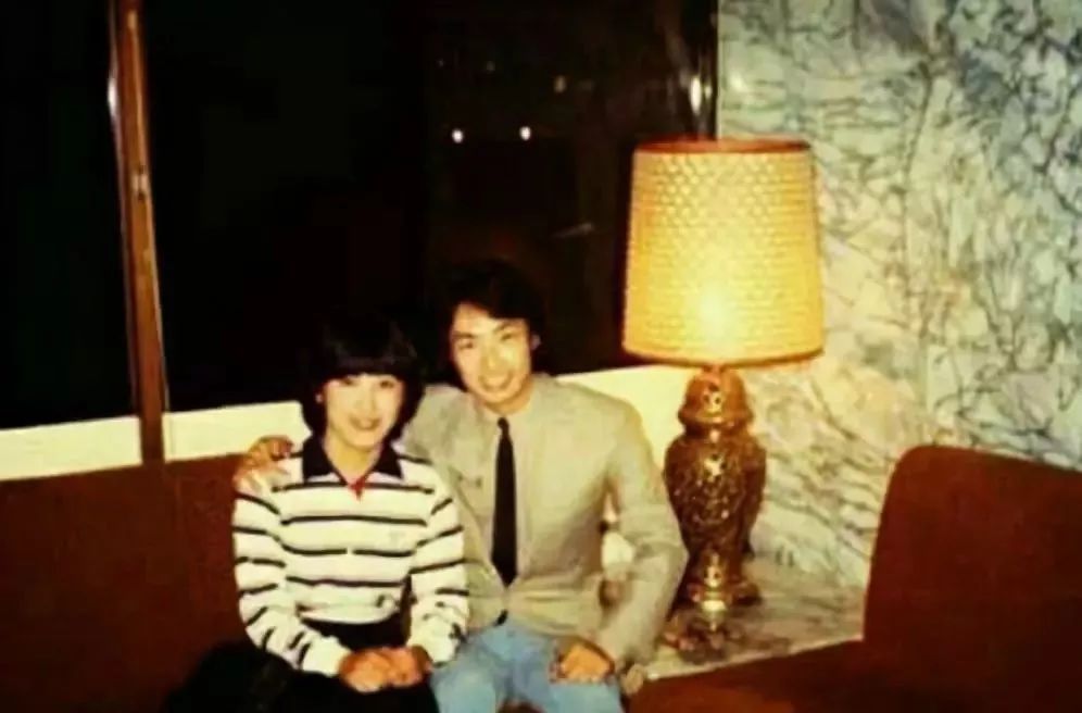 64岁费玉清告别歌坛，现场泪奔，万望珍重