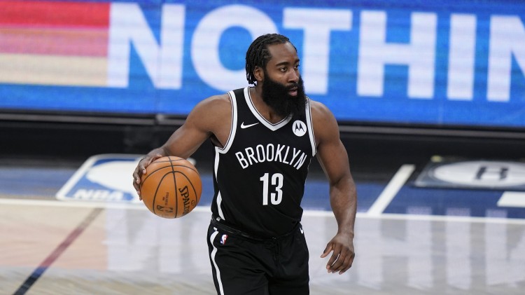 字母哥罚球哈登无奈,哈登干扰字母哥罚球