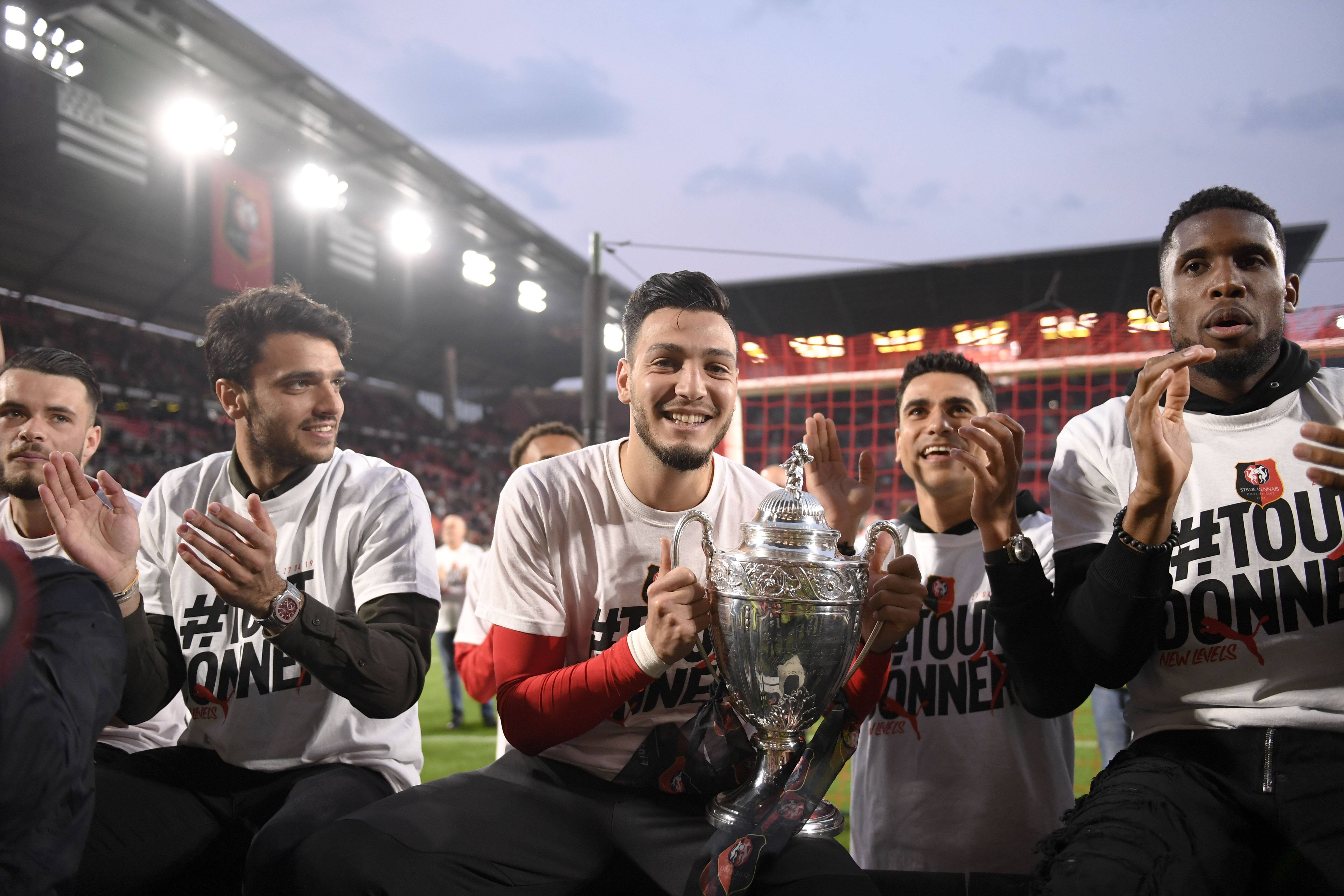 光着脚丫踢足球,光着脚丫子踢足球