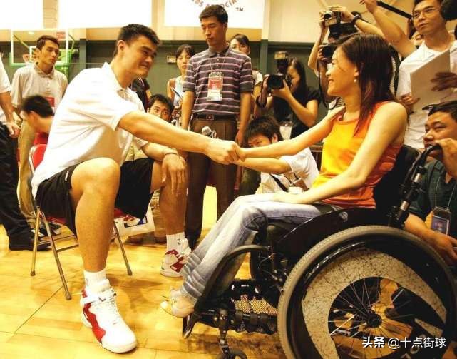 桑兰当年因伤致残得到多少赔偿,冠军桑兰高位截瘫17年是谁导致