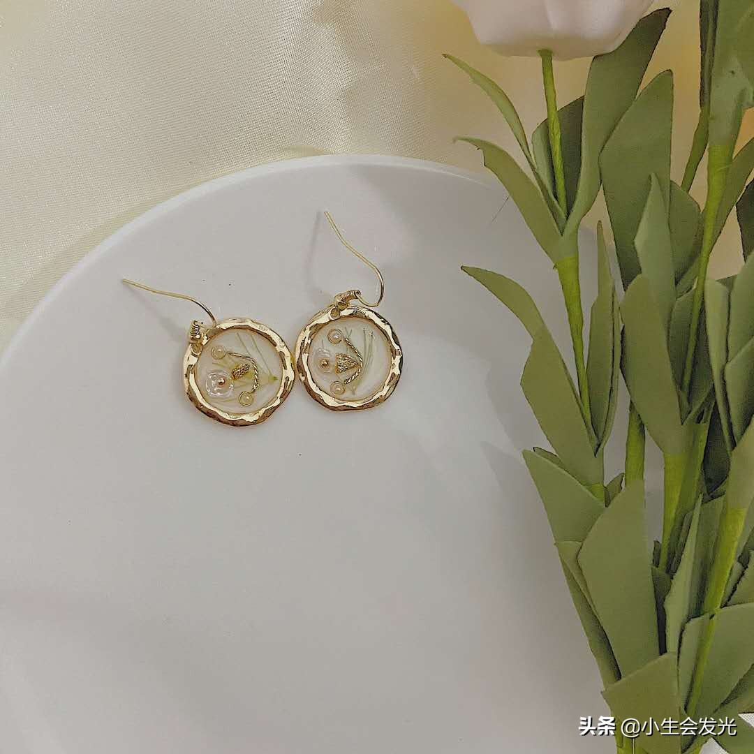 40岁女人适合佩戴什么首饰,17岁女孩适合戴什么样的首饰