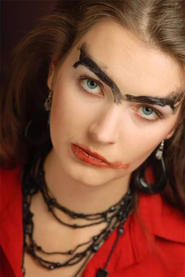 画眼线老画歪,画眼线歪