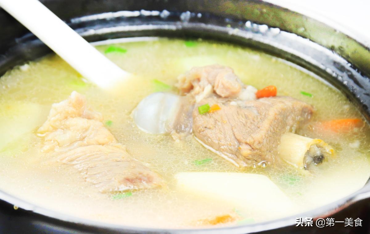 骨汤要放哪些调味料才好喝,做骨汤什么时候放盐