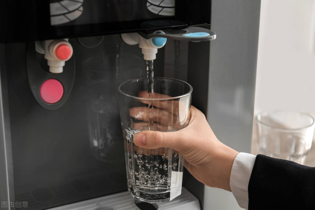 揭穿净水器骗术的真相,买净水器记住这五句话不踩坑