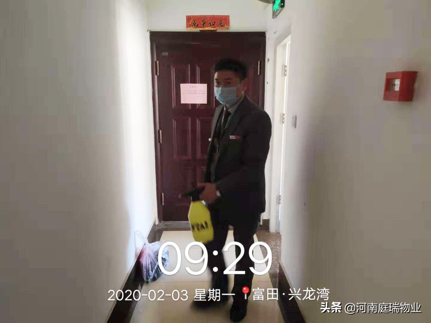 疫情防控期间依然坚守在岗位上,疫情防控处处都有他的身影