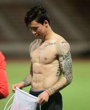 看了这几位球员的身材，谁还敢说国足都是“白斩鸡”？