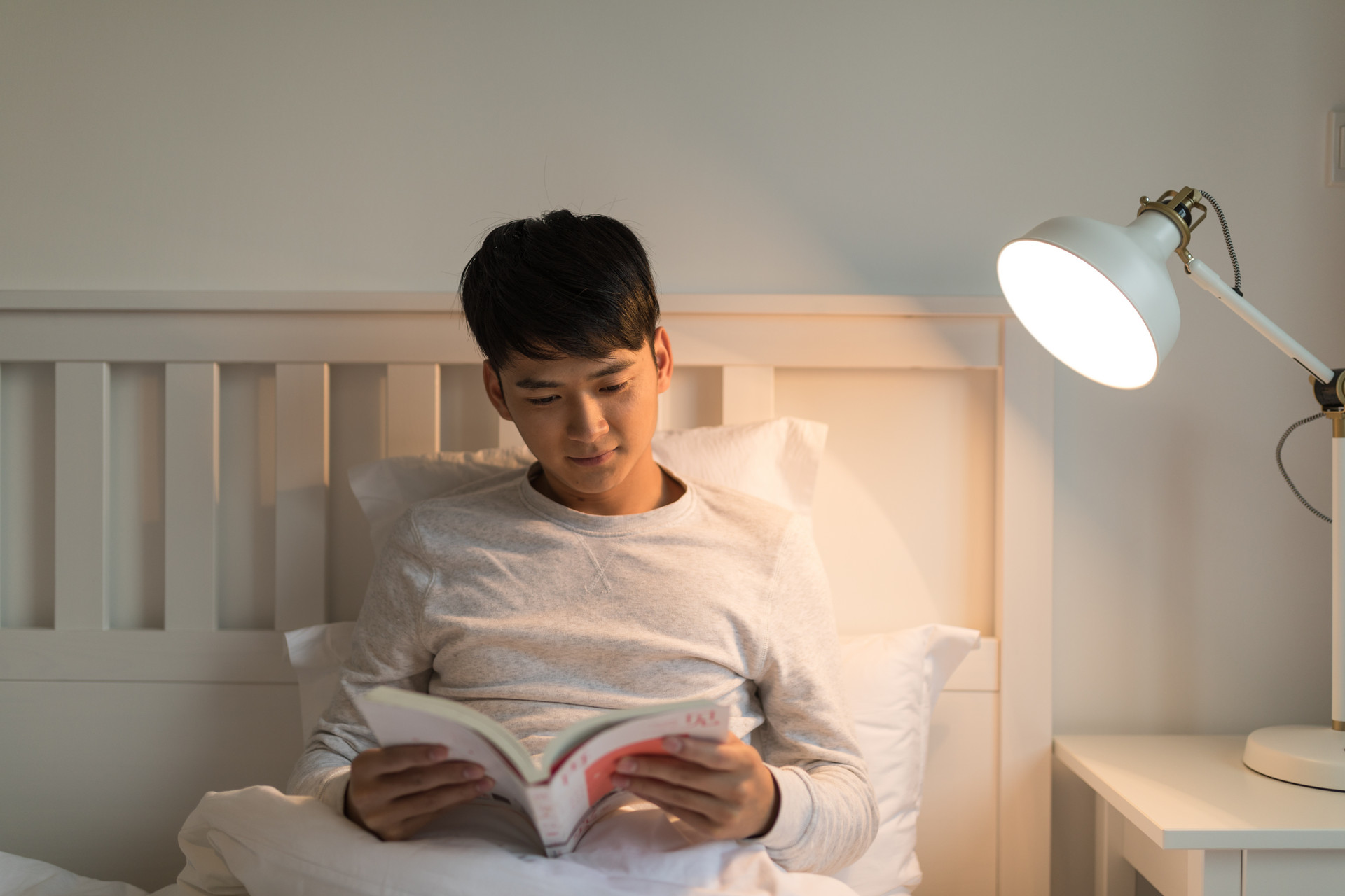 睡前十分钟有效缓解失眠睡不着,晚上失眠睡不着胡思乱想小妙招