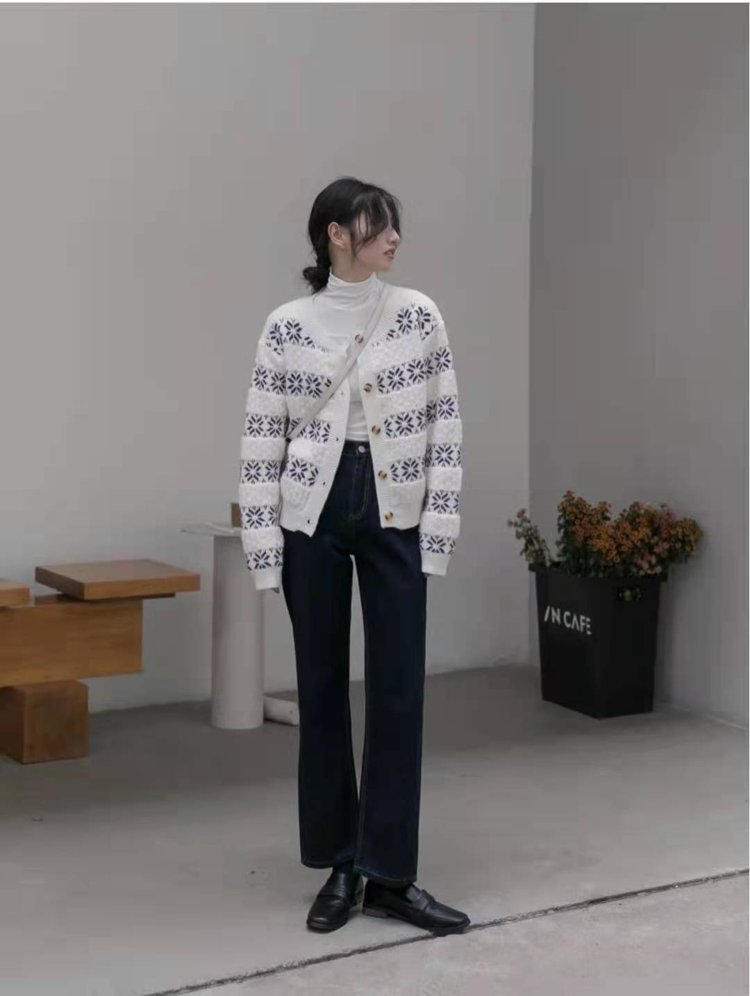 卡其色毛衣开衫的最佳搭配,毛衣开衫怎么搭配衣服好看