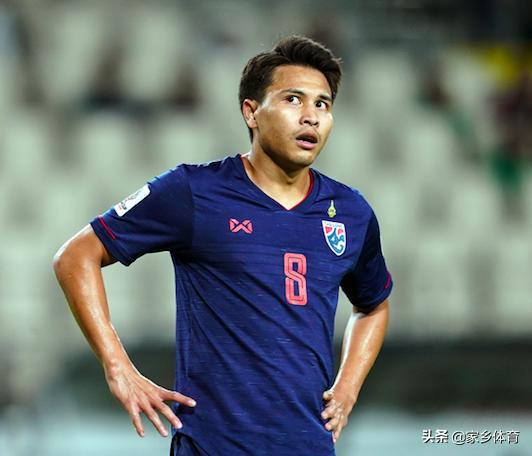 中国惨败泰国足球阵容,3000万打了水漂丢失致命关键球