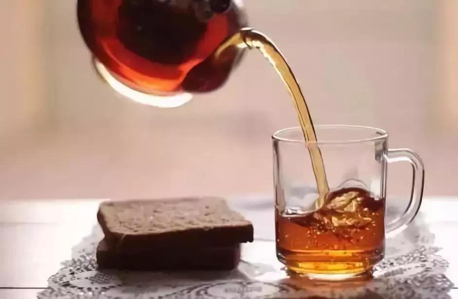 喝红茶有什么好处和坏处,女性朋友一定要多喝洛神花茶