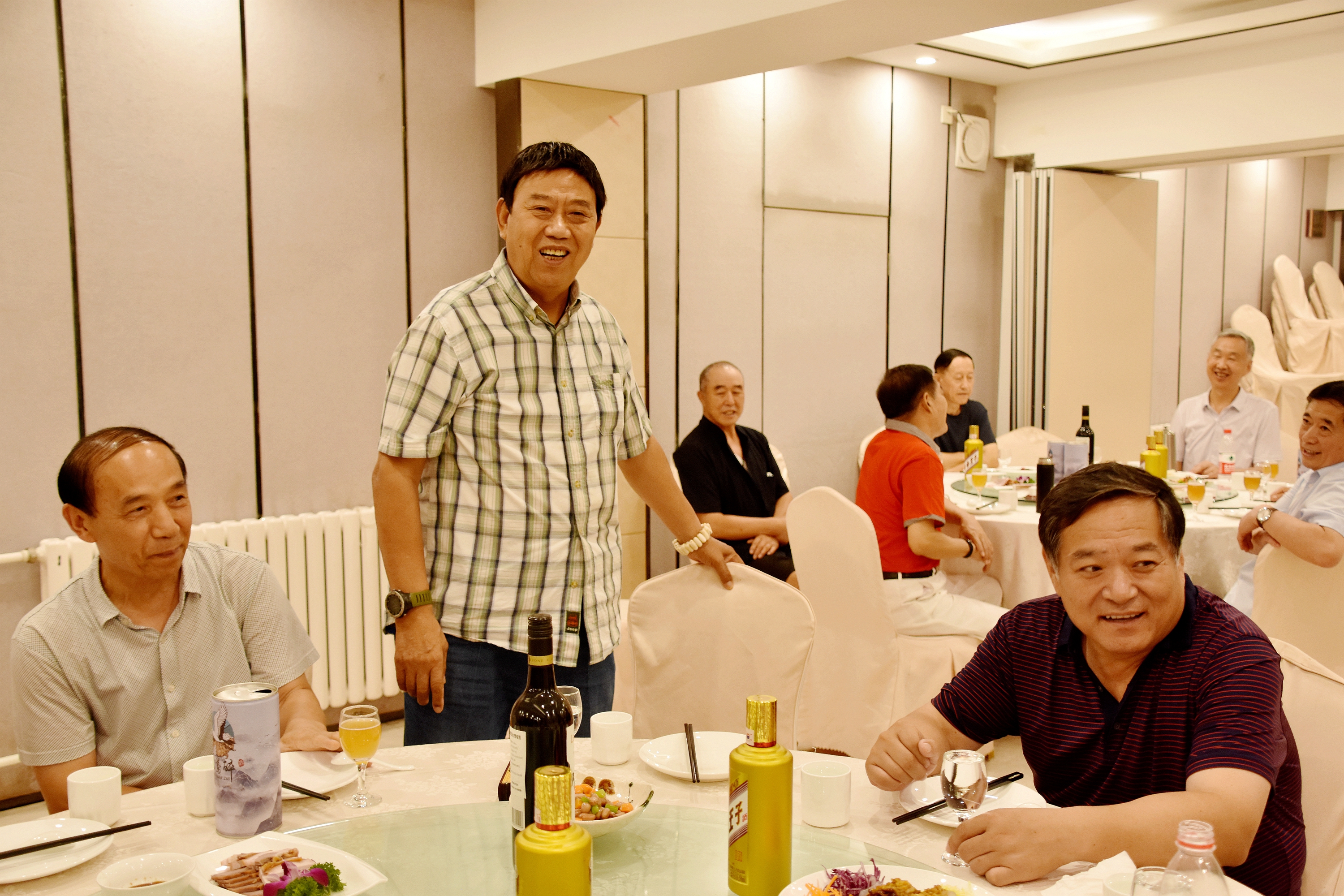 鸢飞社区福海花园小区举办庆祝建军94周年联谊会