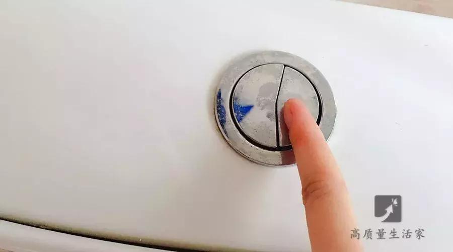 马桶上两个按键正确的使用方法,马桶上一大一小按钮有什么用