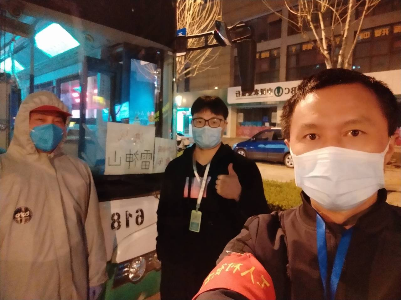 25天，这个公交线管员每天做着2份工