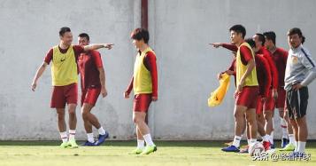 国足三大主力缺阵,国足三点一线防守