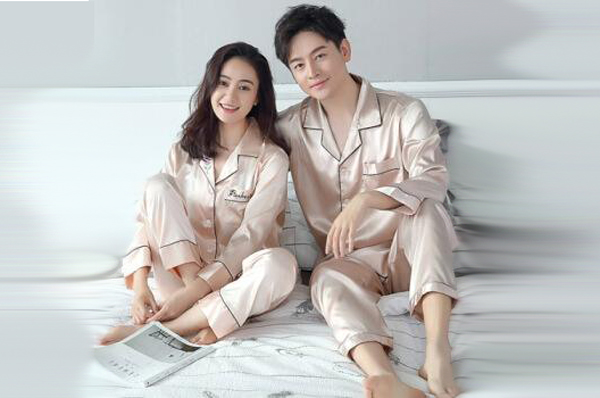 20周年结婚纪念日送老婆什么礼物,结婚40周年怎样庆祝送什么礼物好