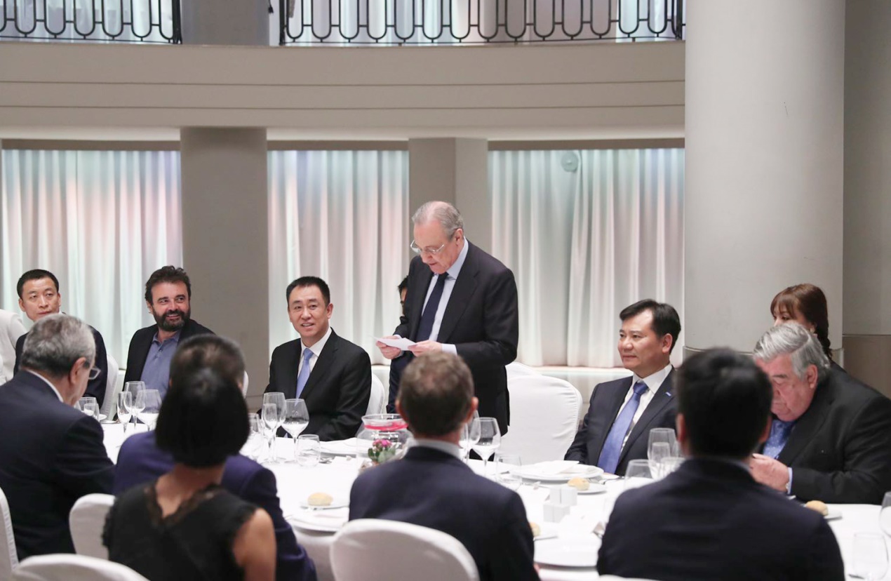 许家印谈恒大足球,许家印马德里探球