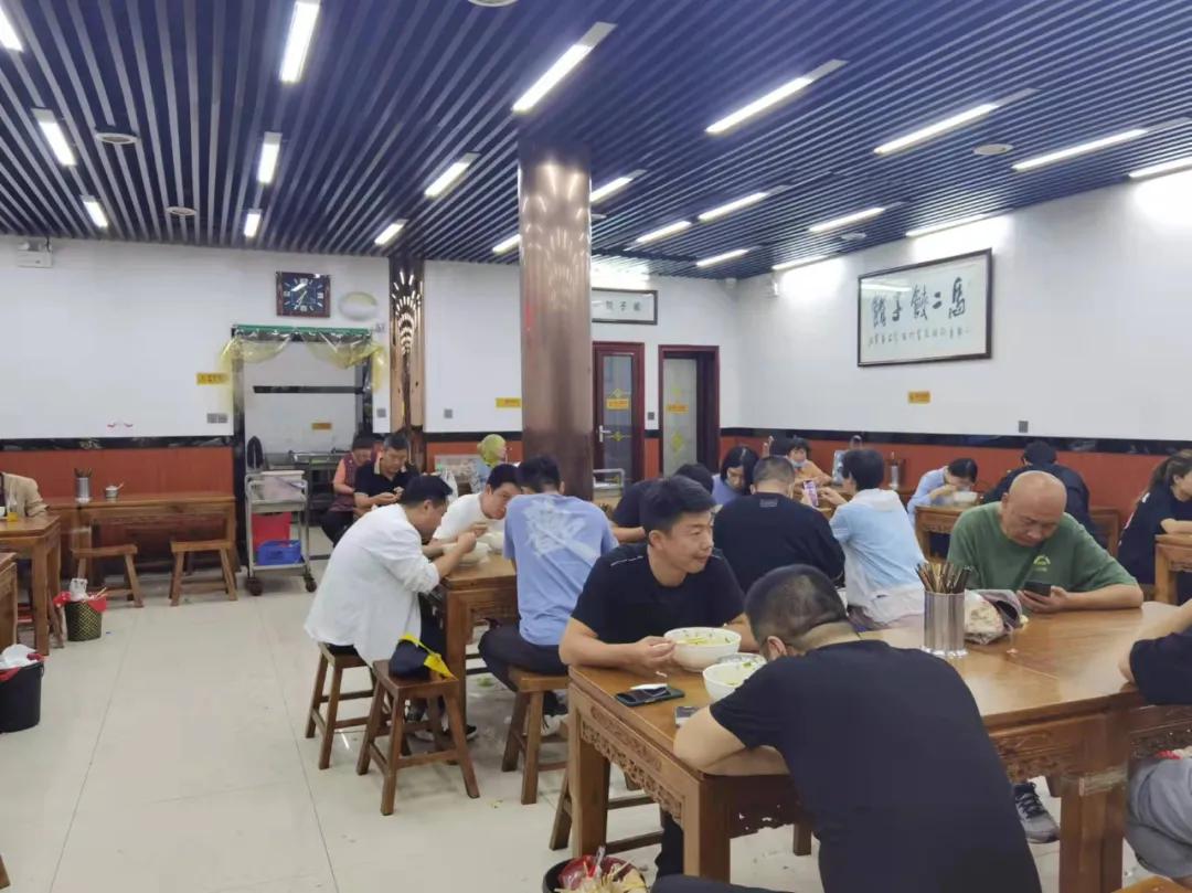 西安正宗小吃街是回民街吗,西安正宗本地小吃街回民街