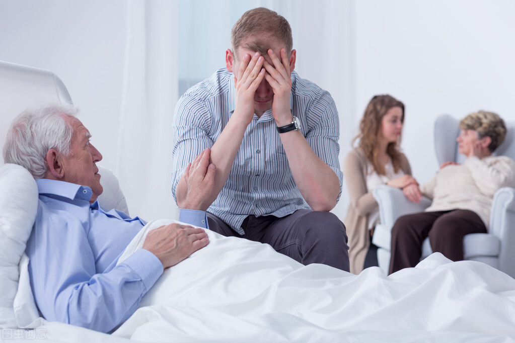 亲人患有艾滋病家属容易感染吗,如果家里亲戚有艾滋病该怎么办