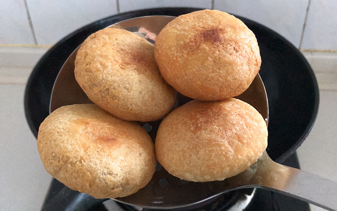 面粉加水揉成团能做什么好吃的,开水一拌就能吃的面