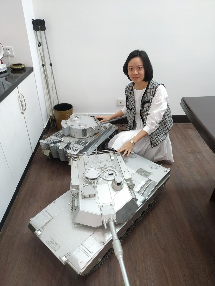 爆改100的女生,女生一万元爆改130平毛坯