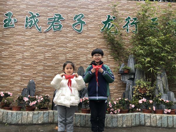 139.9万武汉伢开学啦!学*党**史学英雄开启新学期第一课