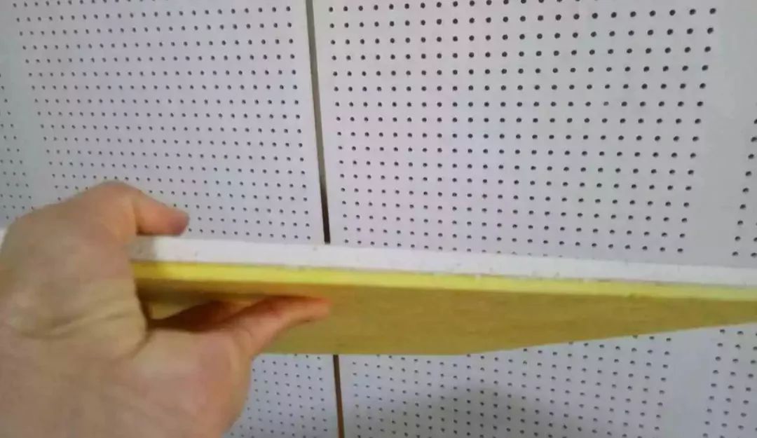 每天被楼上尖的声音吵醒,凌晨被楼上高跟鞋吵醒邻居