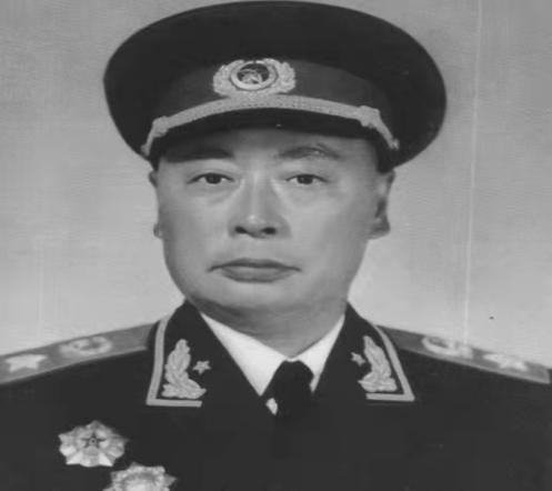 陈毅病逝后，毛主席看到一老人所作挽联，嘱托周总理给他安排工作