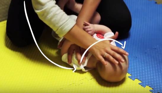 宝宝斜颈可以使用什么物理疗法,纠正宝宝斜颈最好的办法