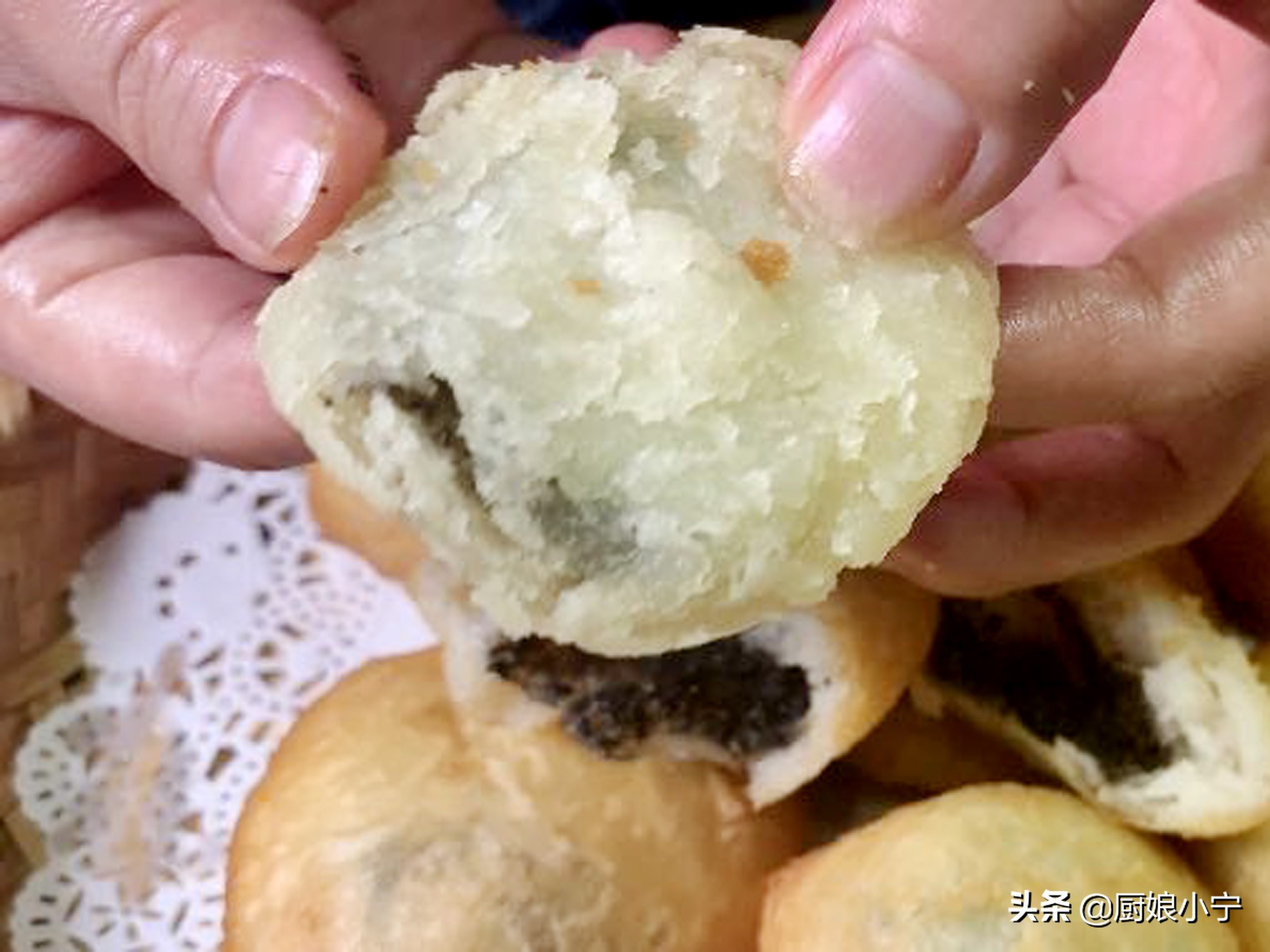 油炸糕怎么做才会蓬松酥脆视频,大黄米面油炸糕怎样做酥脆鼓大泡