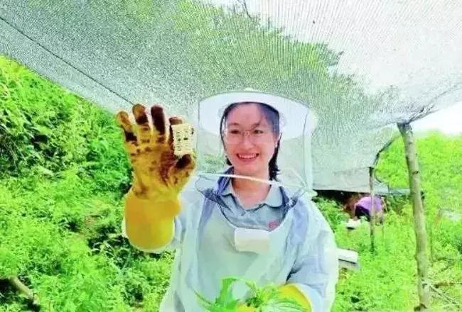 夜读|以芳华立誓，不负你眼中星辰熠熠