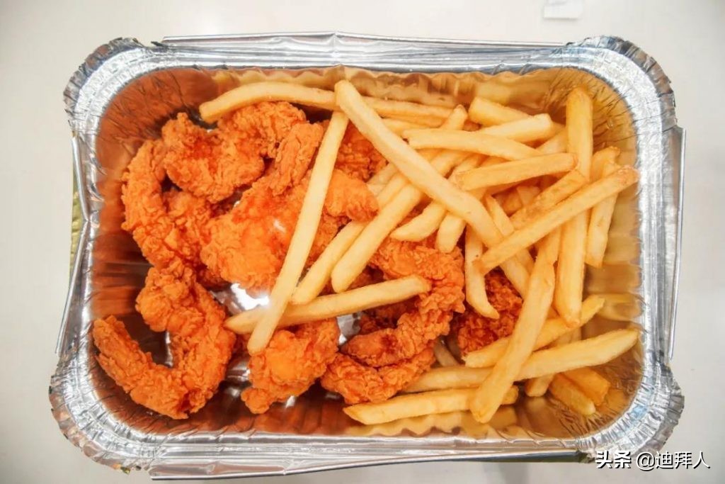 这只“鸡”不一般！啃过都说好！探访来自沙特的灵魂炸鸡店AlBaik