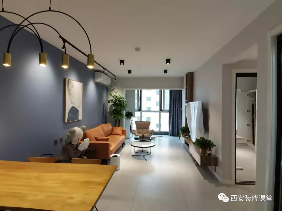 没有吊顶没有石膏线，全部柔光瓷砖，务实省钱