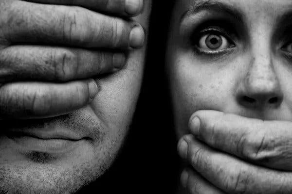 各种小动物是怎样装死的,动物装死是什么