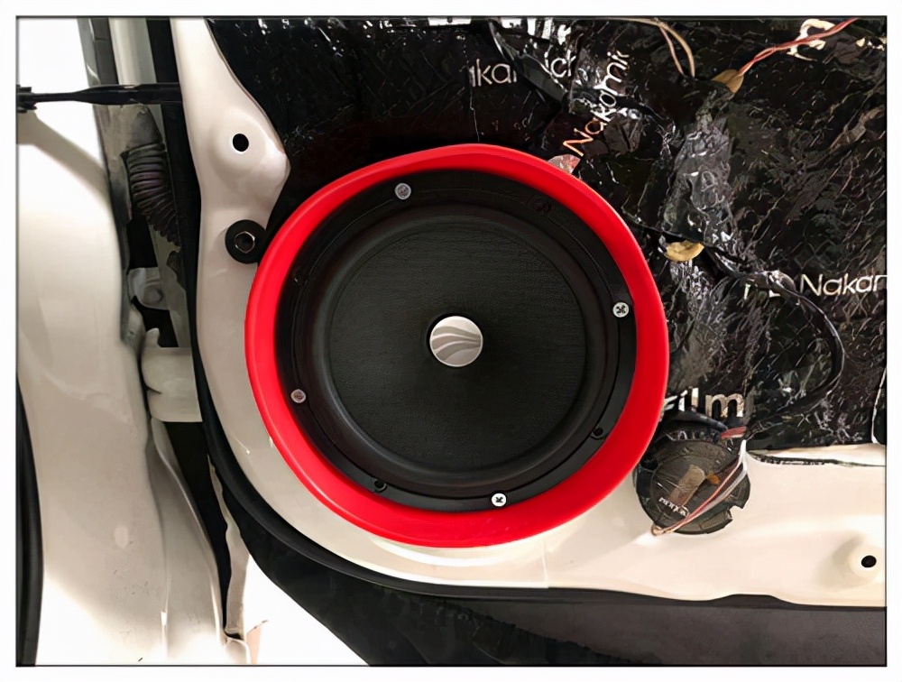 昆山汽车音响改装低音炮,尼桑蓝鸟音响