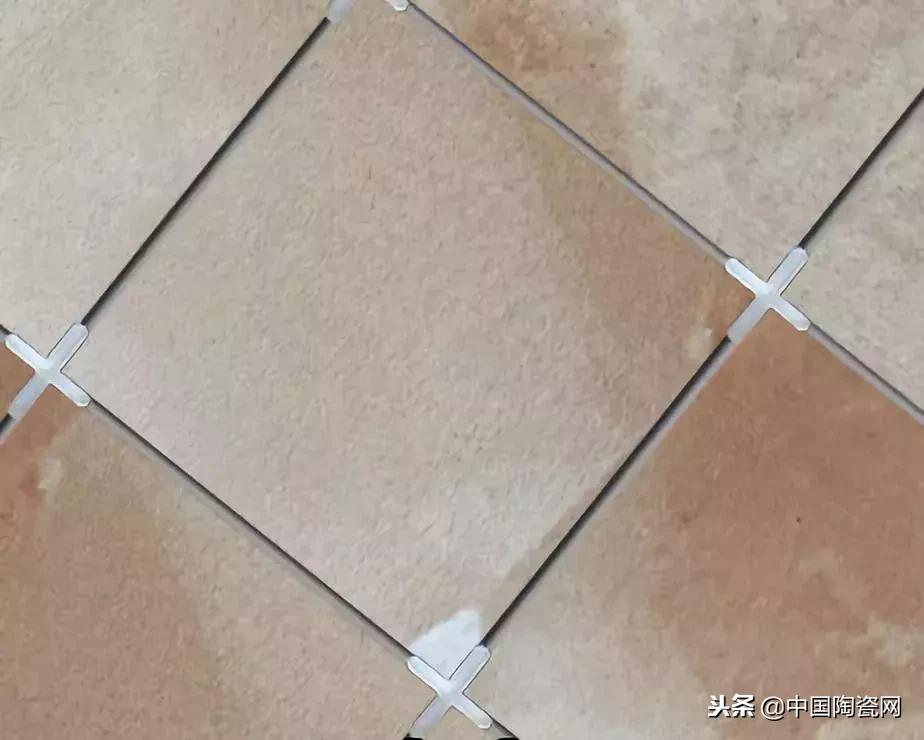 乌鲁木齐瓷砖空鼓翘角微创修复,10*10地砖铺贴方法视频