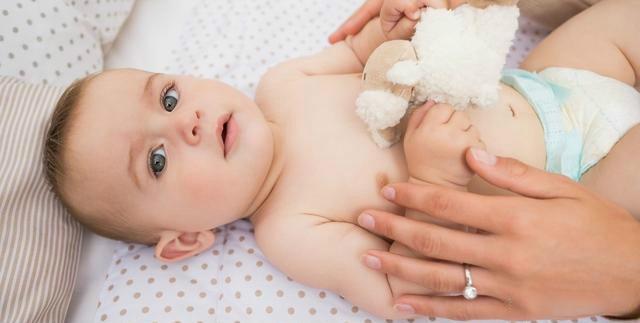 八个月的宝宝头歪怎么纠正,脸往右歪怎么矫正