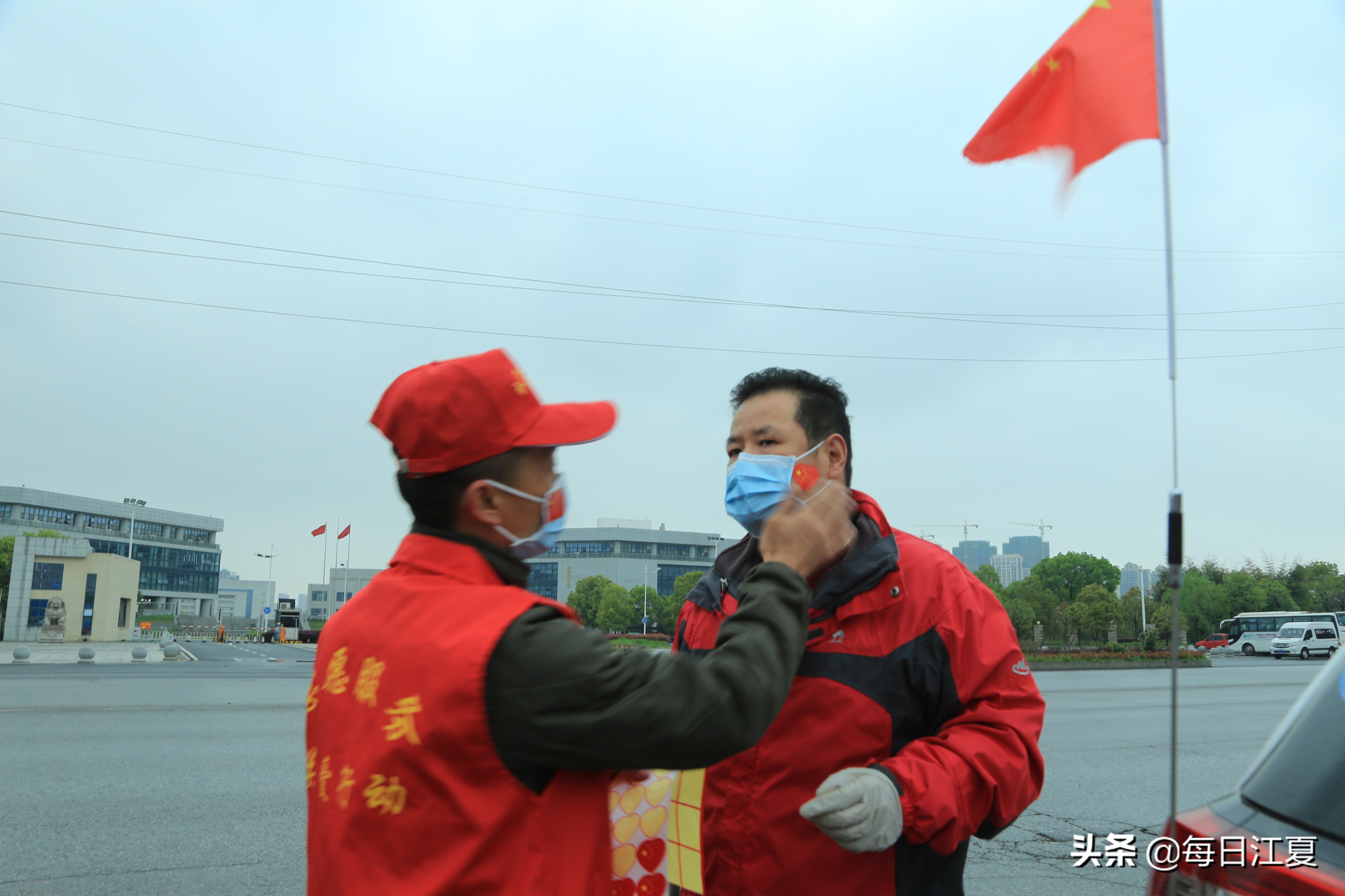 *旗国**伴我去战斗——记江夏山坡街山新村货车司机黄忠豹