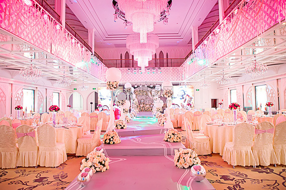 婚礼先找婚庆还是先订酒店,举行婚礼是先看酒店还是婚礼策划